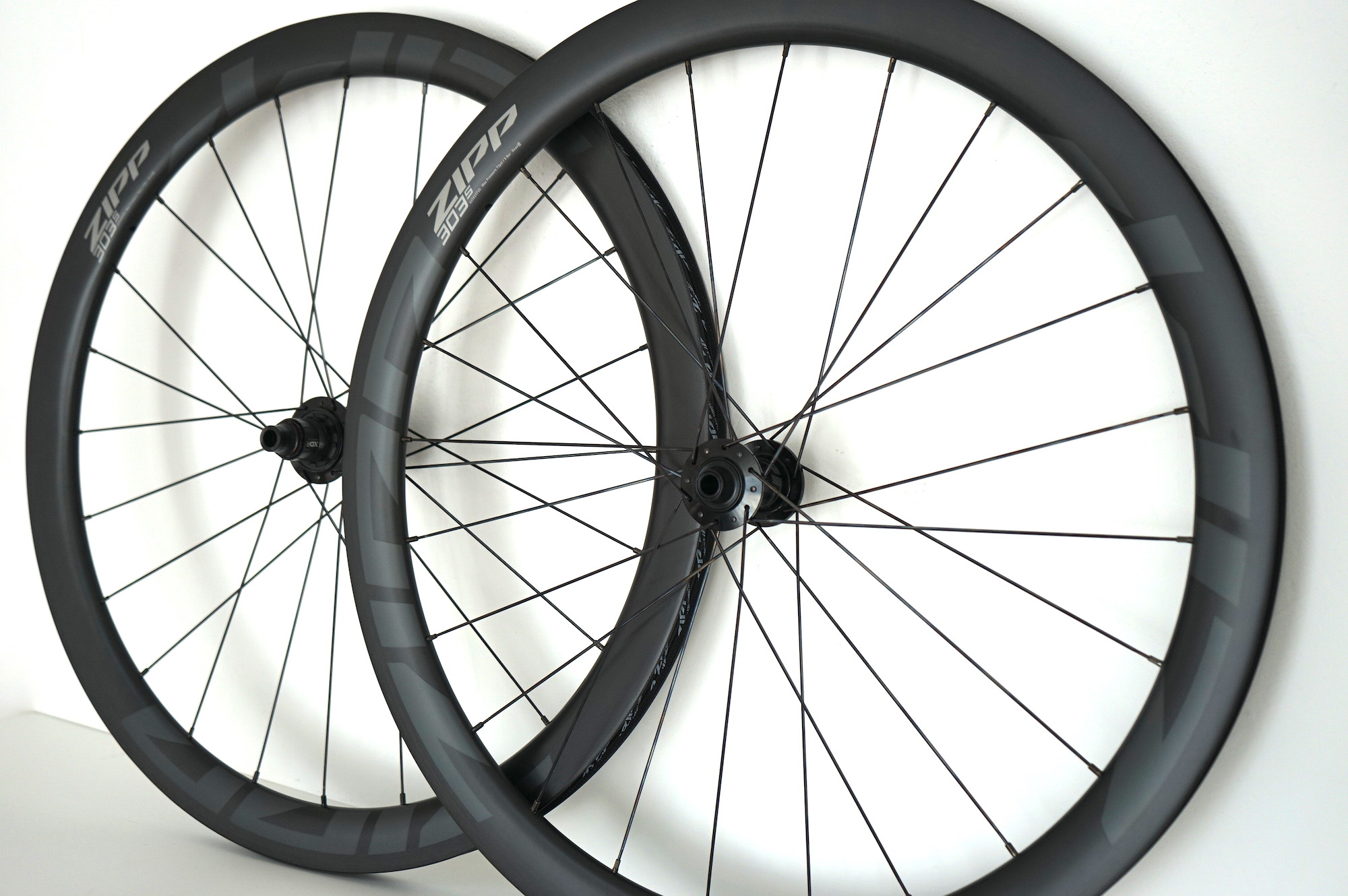 Zipp 303 S Carbon Laufradsatz tubeless disc center-lock 303s 28"