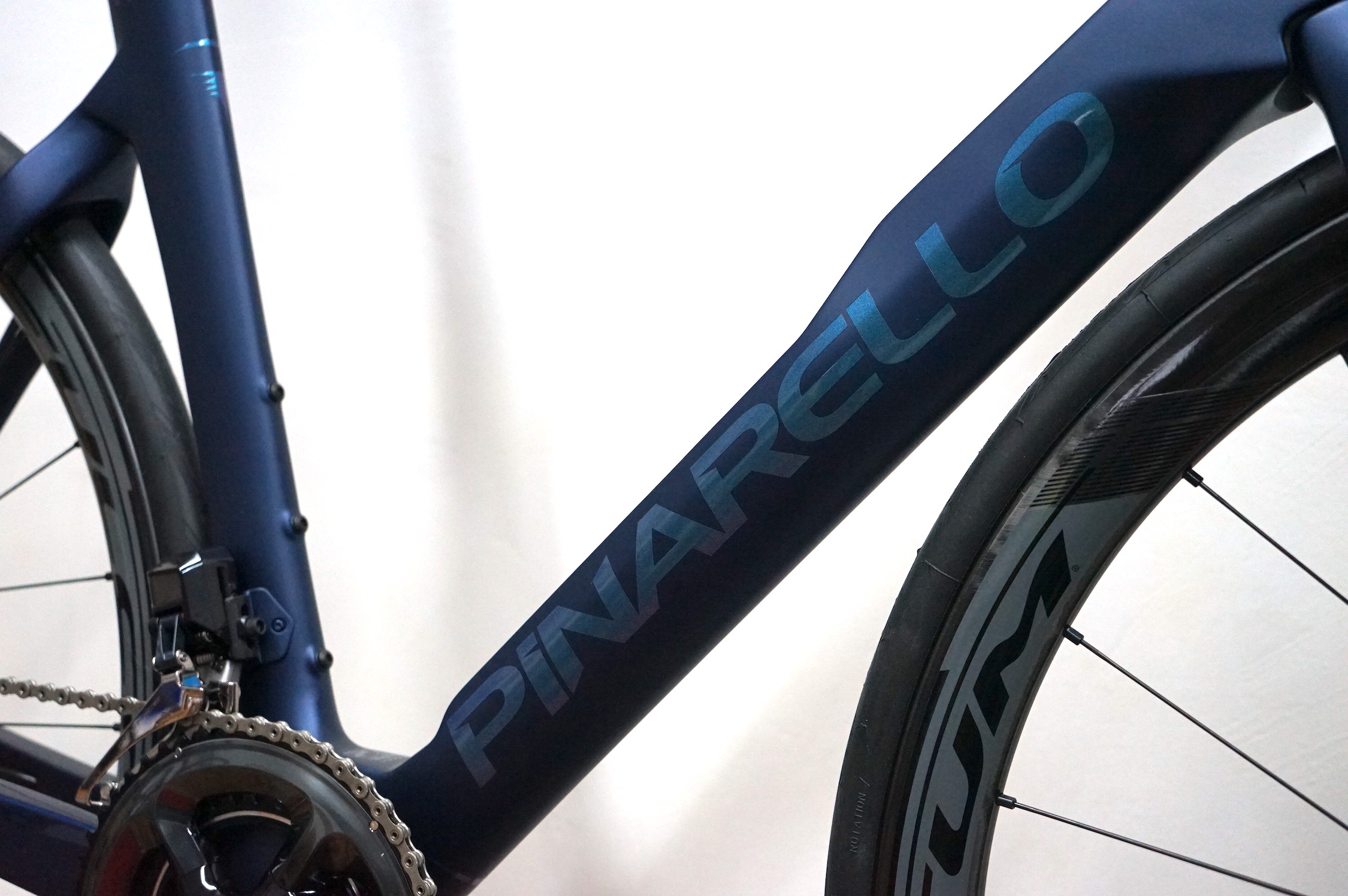 Pinarello DOGMA F12 Disc DuraAce Di2 2x11 Fulcrum Wind 400 Carbon Clincher